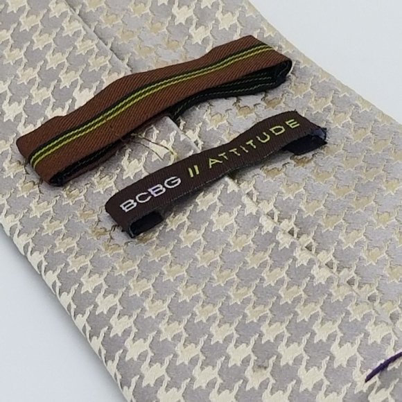 Men's BCBG Attiude 60" - Picture 3 of 4